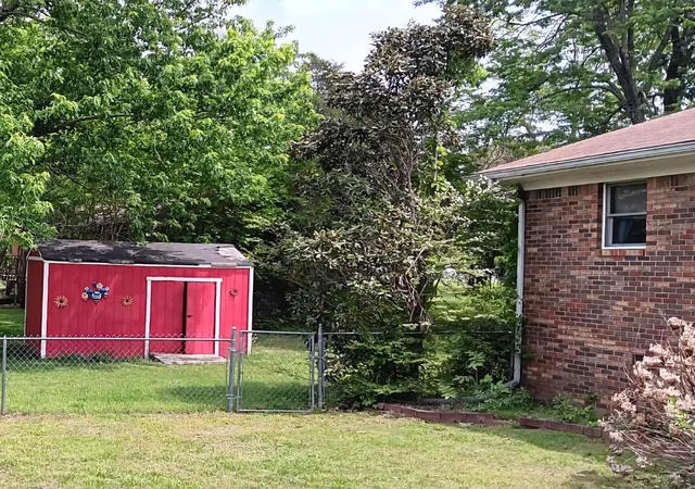 Homes for sale in Benton, KY | 14 Woodland Dr, Benton, KY 42025 | MLS# 26014802