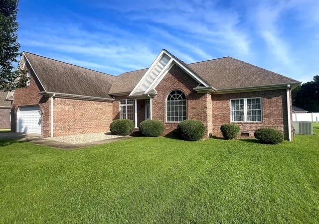 Homes for sale in Murray, KY | 564 W Wiswell Rd, Murray, KY 42071 | MLS# 26015932