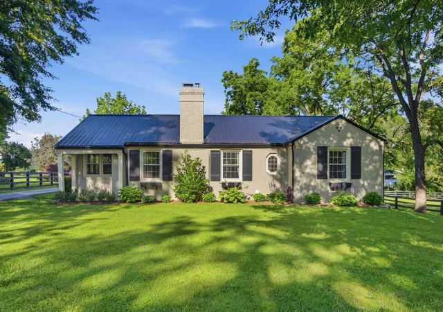 Photo 3 of House for sale at 166 Swigert Ave, Lexington, KY 40505 | MLS# 26014766 | Listing updated on 2026-08-17