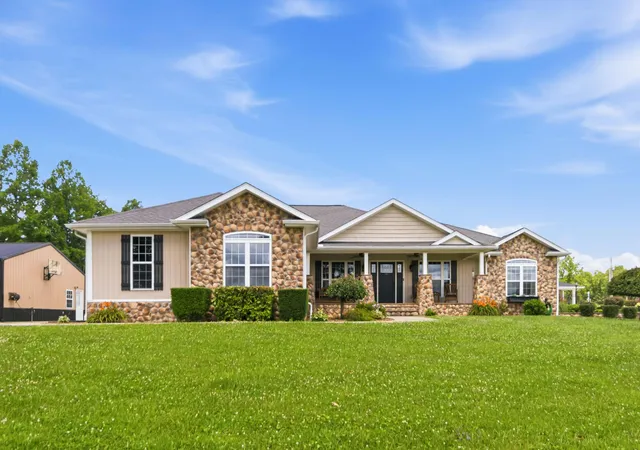 Photo 3 of Single family home for sale at 888 High Moore Rd, London, KY 40741 | MLS# 26014966 | Listing updated on 2026-10-02