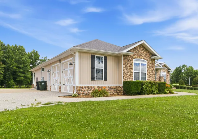 Photo 3 of Single family home for sale at 888 High Moore Rd, London, KY 40741 | MLS# 26014966 | Listing updated on 2026-10-02