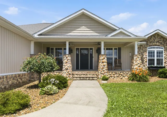 Photo 4 of Single family home for sale at 888 High Moore Rd, London, KY 40741 | MLS# 26014966 | Listing updated on 2026-10-02