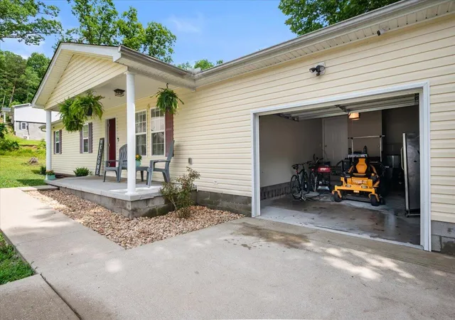 Homes for sale in Corbin, KY | 59 April Ln, Corbin, KY 40701 | MLS# 26014784