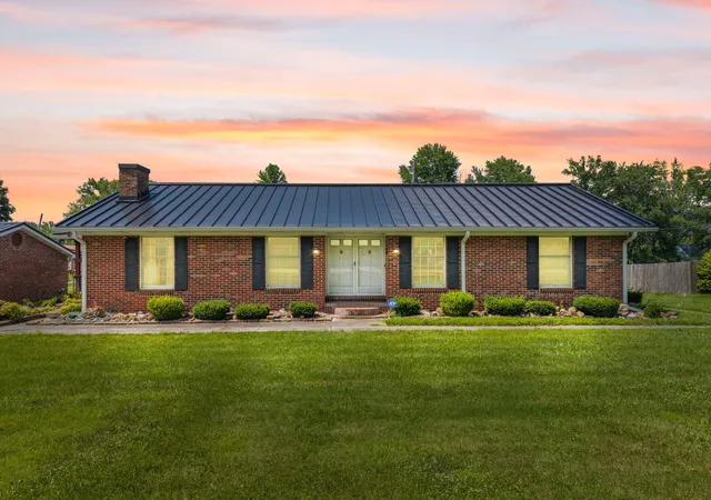 Homes for sale in Stanton, KY | 1178 E College Ave, Stanton, KY 40380 | MLS# 26016128
