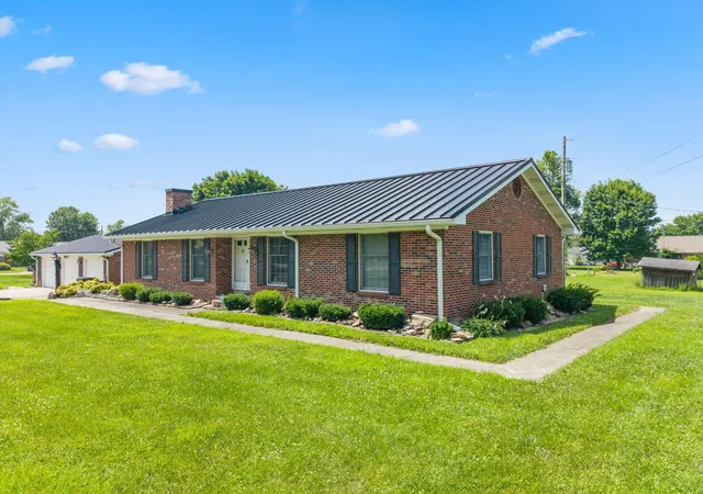 Homes for sale in Stanton, KY | 1178 E College Ave, Stanton, KY 40380 | MLS# 26016128