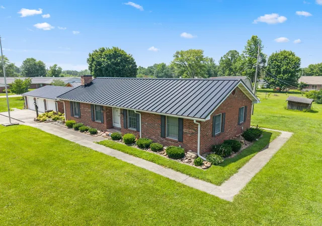 Homes for sale in Stanton, KY | 1178 E College Ave, Stanton, KY 40380 | MLS# 26016128