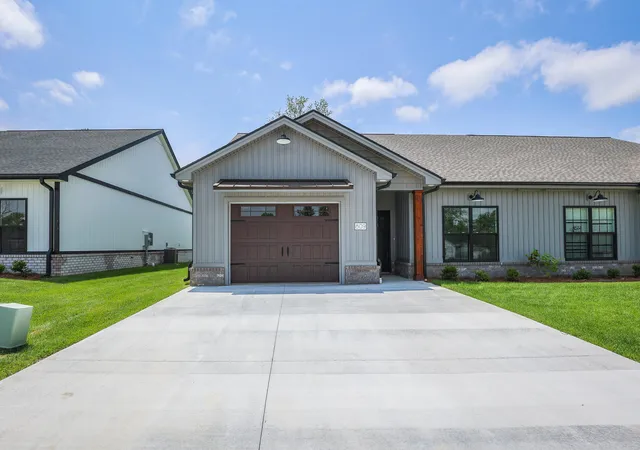 1st image of 809 Violet Ct, Paducah, KY 42001 | MLS# 26017431