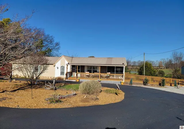 Homes for sale in Fredonia, KY | 122 Breezy Loop, Fredonia, KY 42411 | MLS# 26016759