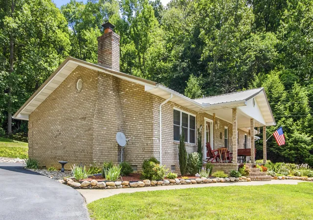 Homes for sale in Hinkle, KY | 5318 Kentucky 1304, Hinkle, KY 40953 | MLS# 26015151