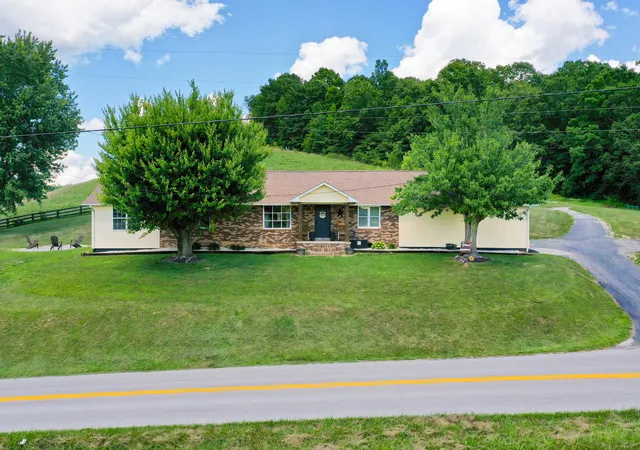 Homes for sale in Annville, KY | 641 State Hwy 3444, Annville, KY 40402 | MLS# 26014854