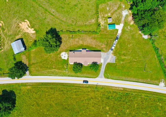 Photo 3 of Single family home for sale at 641 State Hwy 3444, Annville, KY 40402 | MLS# 26014854 | Listing updated on 2026-07-17