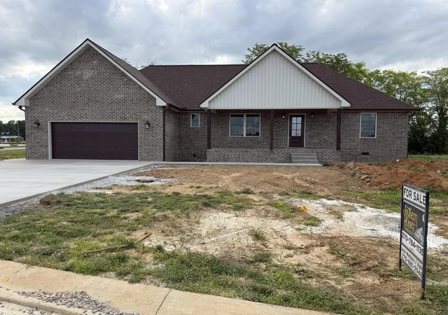 Homes for sale in Elkton, KY | 326 Billy T Dr, Elkton, KY 42220 | MLS# 26014822