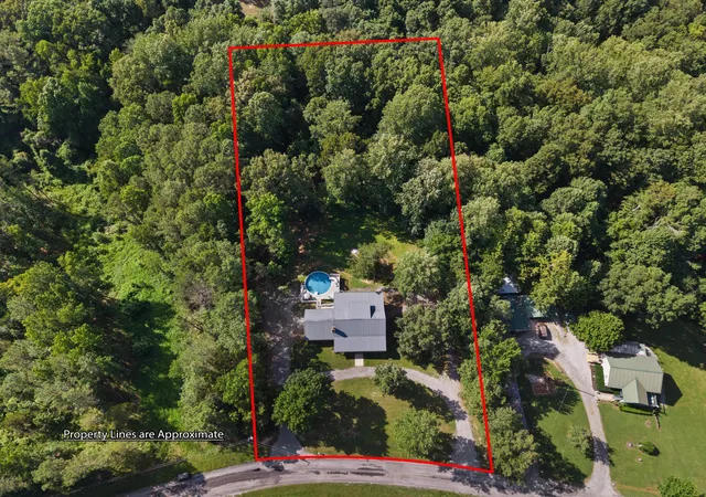 Homes for sale in Cadiz, KY | 130 Crosscreek Rd, Cadiz, KY 42211 | MLS# 26017195