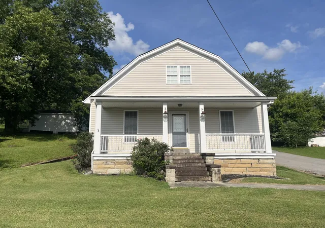 Homes for sale in London, KY | 104 N Mcwhorter St, London, KY 40741 | MLS# 26014913
