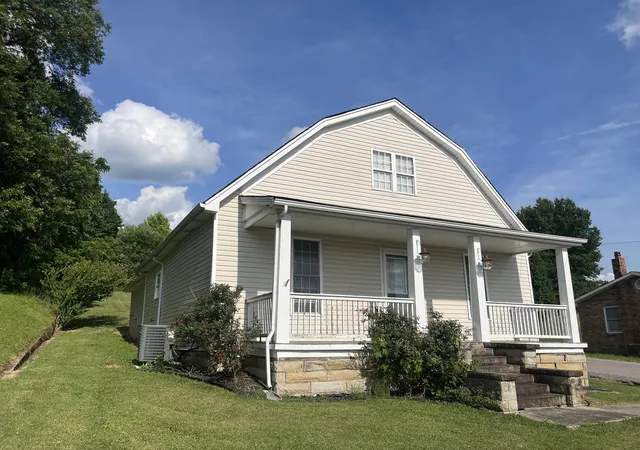 Homes for sale in London, KY | 104 N Mcwhorter St, London, KY 40741 | MLS# 26014913