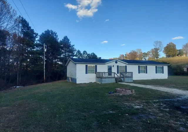 Homes for sale in Mc Kee, KY | 305 Gray Hawk Community Park Rd, Mc Kee, KY 40447 | MLS# 26017791