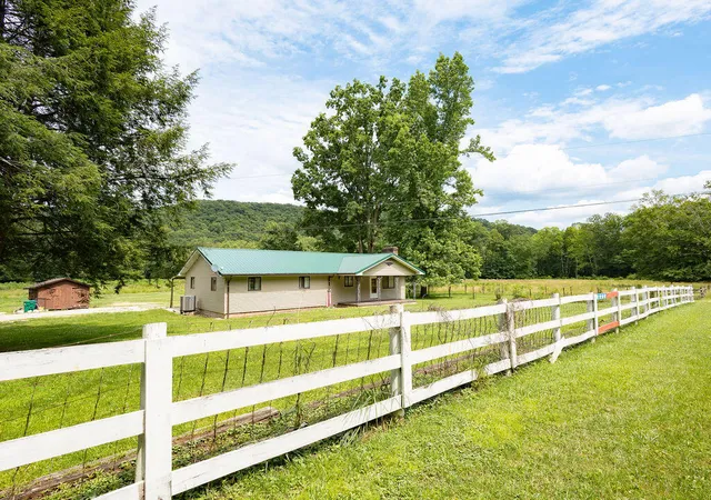 Photo 2 of Sale Pending at 9940 Cranston Rd, Morehead, KY 40351 | MLS# 26015060 | Listing updated on 2026-09-16