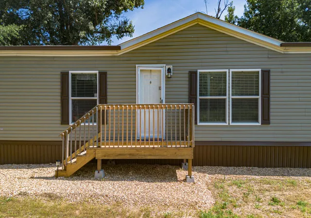 Photo 2 of Single family home for sale at 3150 Key Dr, Paducah, KY 42003 | MLS# 26016884 | Listing updated on 2026-07-24