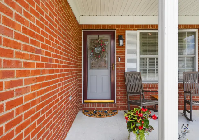 Homes for sale in Lawrenceburg, KY | 120 Yorkshire Dr, Lawrenceburg, KY 40342 | MLS# 26015034