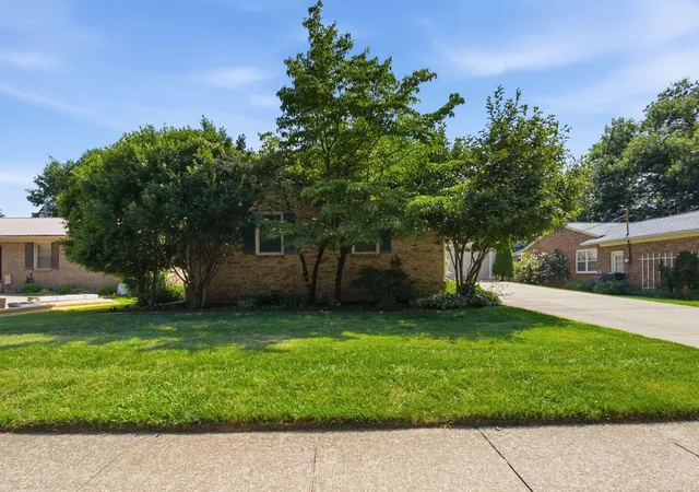 Homes for sale in Lexington, KY | 436 Pasadena Dr, Lexington, KY 40503 | MLS# 26014859
