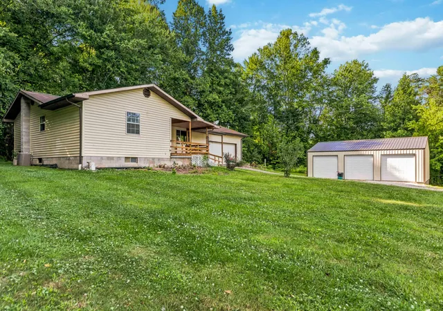 Homes for sale in Lily, KY | 3572 Echo Valley Rd, Lily, KY 40740 | MLS# 26014925