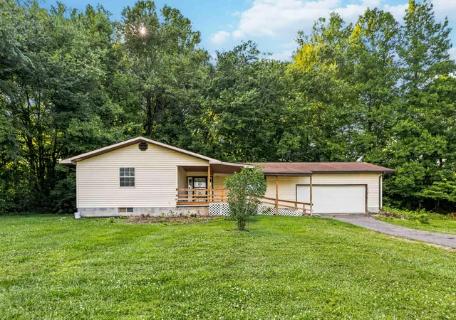 Homes for sale in Lily, KY | 3572 Echo Valley Rd, Lily, KY 40740 | MLS# 26014925