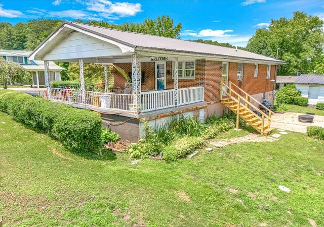 Homes for sale in Livingston, KY | 129 129 Mullins Street Street, Livingston, KY 40445 | MLS# 26014907