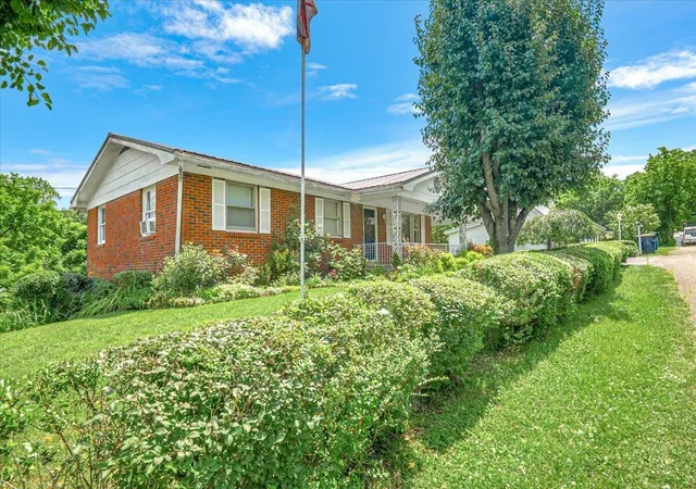 Homes for sale in Livingston, KY | 129 129 Mullins Street Street, Livingston, KY 40445 | MLS# 26014907