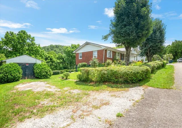 Homes for sale in Livingston, KY | 129 129 Mullins Street Street, Livingston, KY 40445 | MLS# 26014907