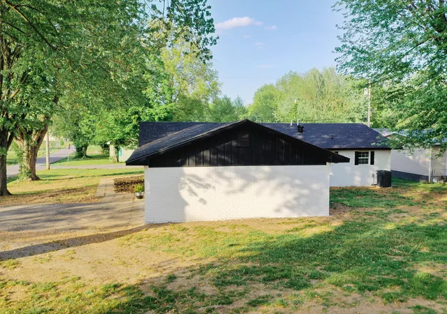 Homes for sale in Princeton, KY | 411 Bell St, Princeton, KY 42445 | MLS# 26014900