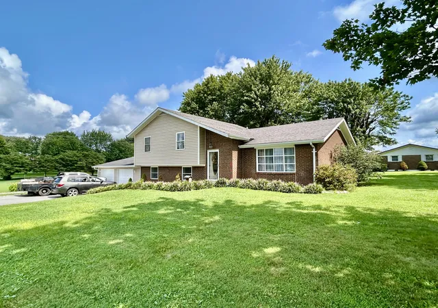 Photo 1 of Single family home for sale at 111 Guinn Dr, Monticello, KY 42633 | MLS# 26015253 | Listing updated on 2026-09-21