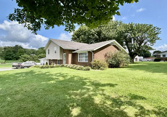 Photo 3 of Single family home for sale at 111 Guinn Dr, Monticello, KY 42633 | MLS# 26015253 | Listing updated on 2026-09-21