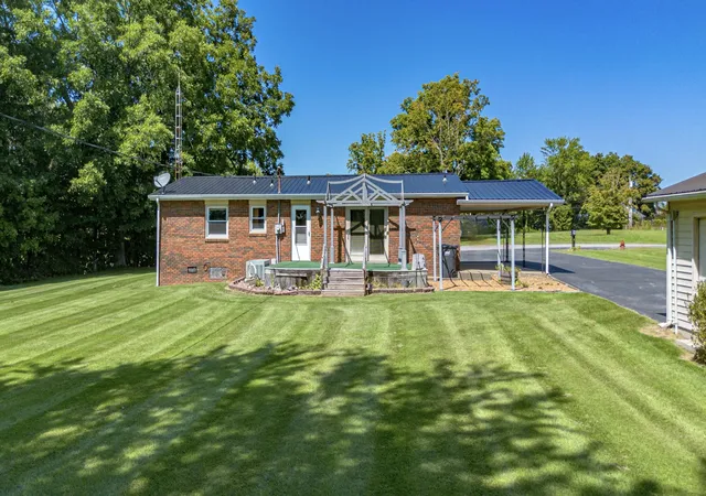 Photo 3 of Single family home for sale at 628 W Elm St, Marion, KY 42064 | MLS# 26023711 | Listing updated on 2026-09-03