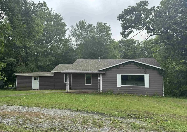 Homes for sale in Benton, KY | 1622 Walnut St, Benton, KY 42025 | MLS# 26017387