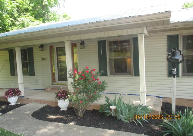 Homes for sale in Cadiz, KY | 309 Birdsong Dr, Cadiz, KY 42211 | MLS# 26014954