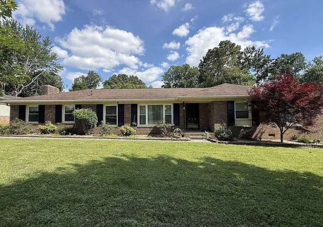 Single family home for sale at 106 Millbrooke Dr, Hopkinsville, KY 42240 | MLS# 26014938