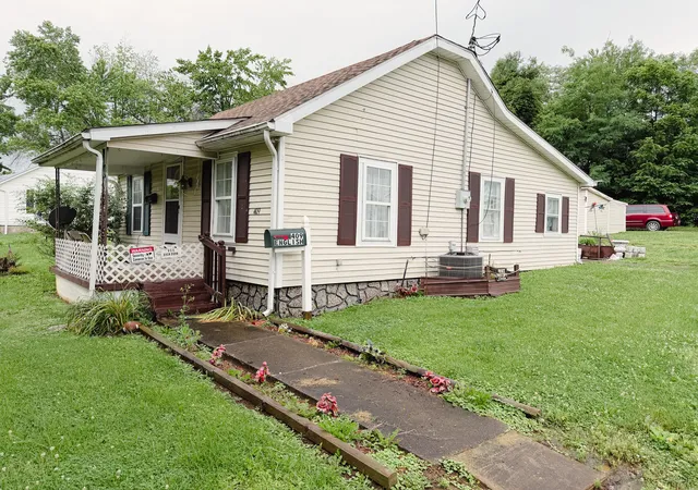 Homes for sale in Princeton, KY | 409 Willow Ln, Princeton, KY 42445 | MLS# 26014945