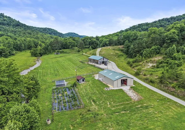 2nd image of 1191 Horns River Rd, Irvine, KY 40336 | MLS# 26014953