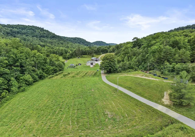 Photo 3 of House for sale at 1191 Horns River Rd, Irvine, KY 40336 | MLS# 26014953 | Listing updated on 2026-06-25
