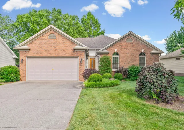 Single family home for sale at 401 Irish Cir, Hopkinsville, KY 42240 | MLS# 26014956