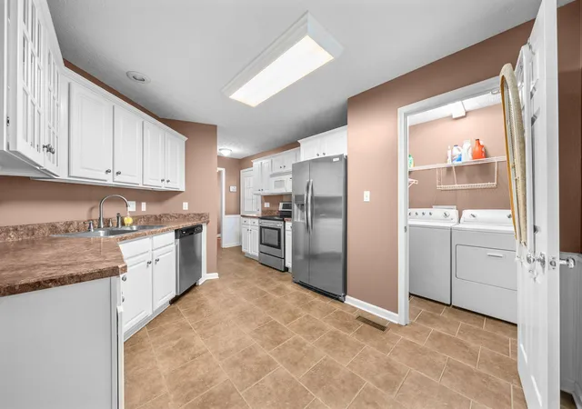 Photo 4 of Single family home for sale at 401 Irish Cir, Hopkinsville, KY 42240 | MLS# 26014956 | Listing updated on 2026-09-21
