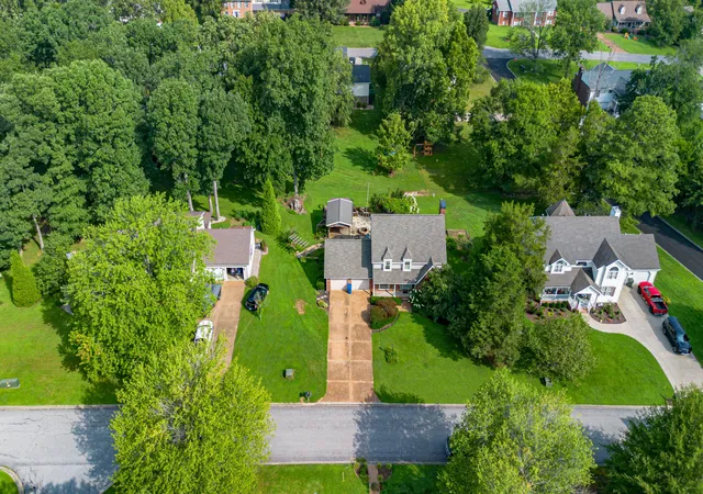 4th image of 323 Meadowaire Dr, Paducah, KY 42003 | MLS# 26017516