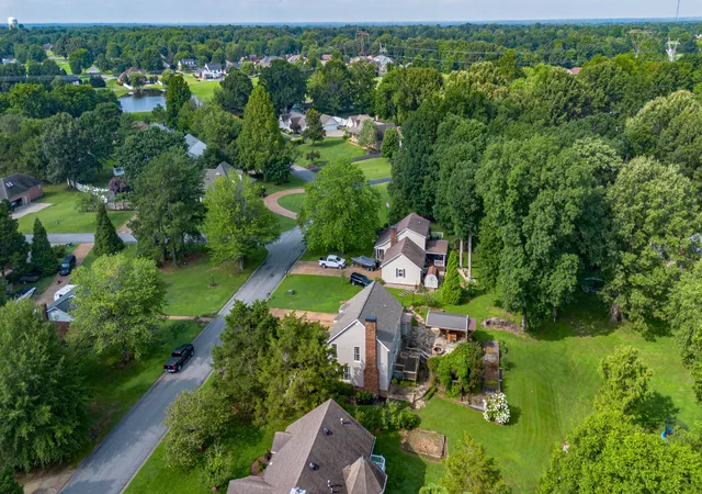 5th image of 323 Meadowaire Dr, Paducah, KY 42003 | MLS# 26017516