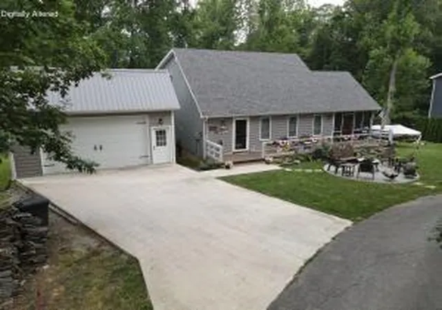 Homes for sale in Jamestown, KY | 255 Tall Timber Dr, Jamestown, KY 42629 | MLS# 26015441