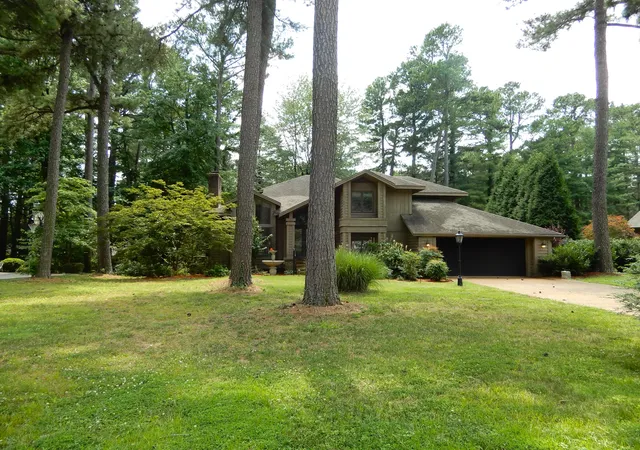 Photo 2 of Single family home for sale at 643 Whitney Dr, Paducah, KY 42001 | MLS# 26015092 | Listing updated on 2026-08-31