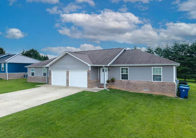 Homes for sale in Science Hill, KY | 401 Johnny Dr, Science Hill, KY 42553 | MLS# 26015004