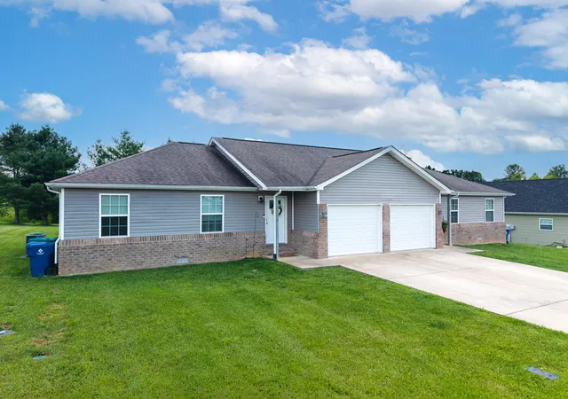 Homes for sale in Science Hill, KY | 401 Johnny Dr, Science Hill, KY 42553 | MLS# 26015004