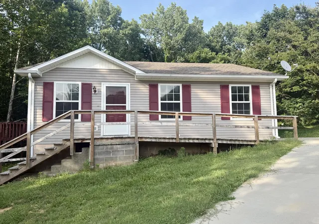 Homes for sale in Cadiz, KY | 74 English Dr, Cadiz, KY 42211 | MLS# 26015645