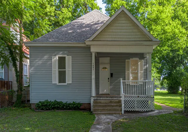 1st image of 1601 Park Avenue Avenue, Paducah, KY 42001 | MLS# 26015617