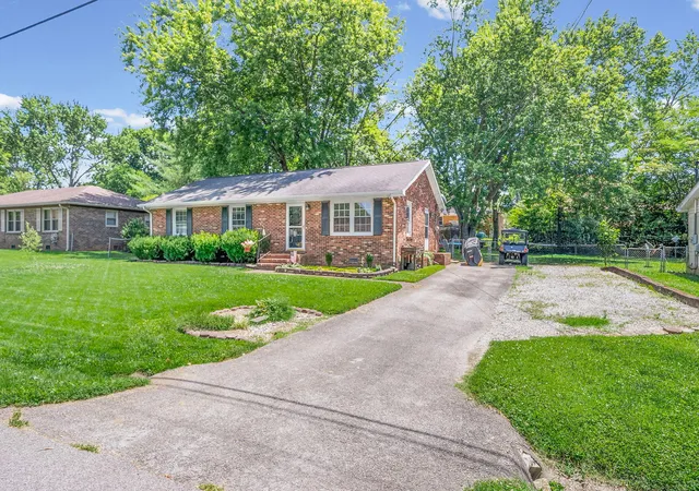 2nd image of 3416 Greenwood Dr, Hopkinsville, KY 42240 | MLS# 26015045